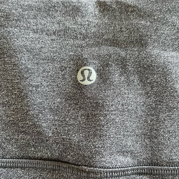 Like new size 8, 28” lululemon leggings in grey. Wunder under luxstreme - Picture 4 of 9